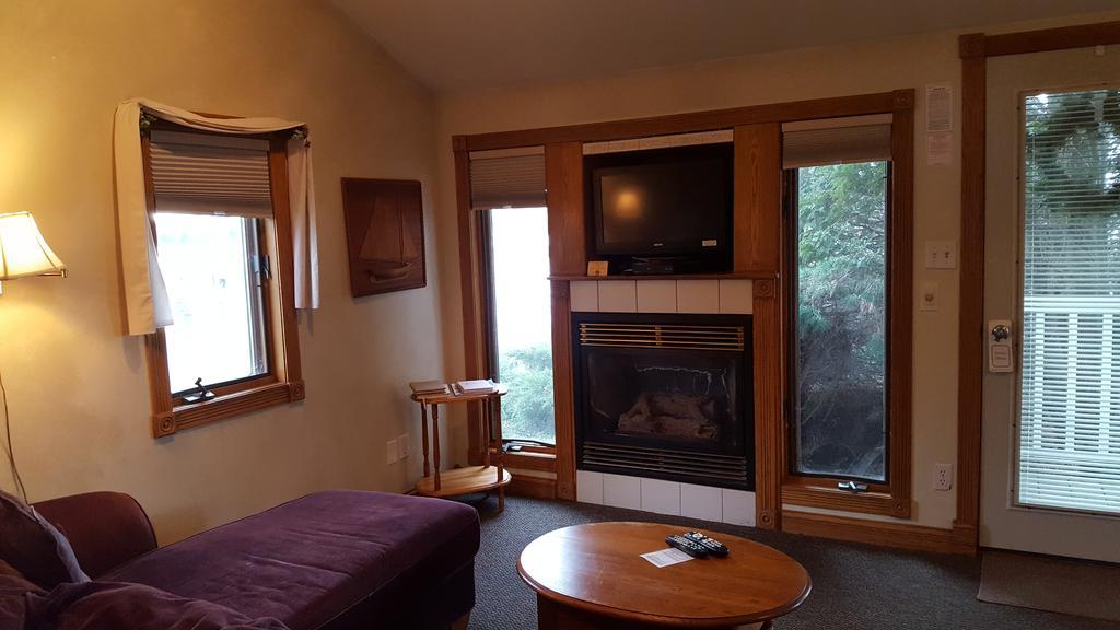Snug Harbor Inn Sturgeon Bay Εξωτερικό φωτογραφία