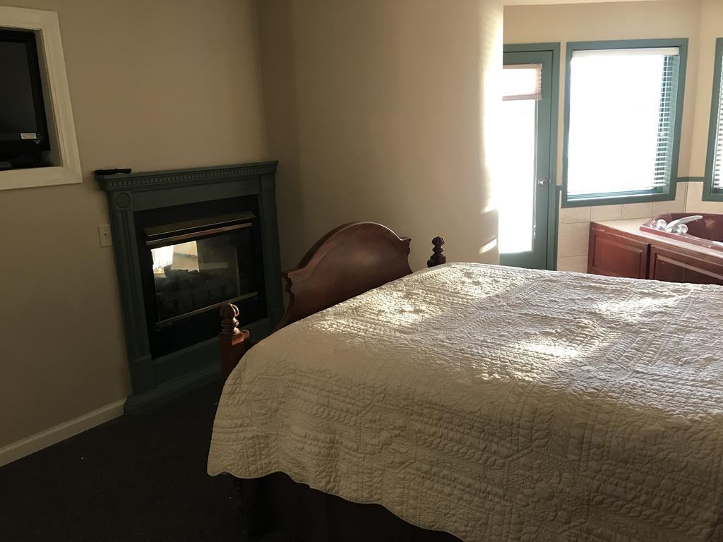 Snug Harbor Inn Sturgeon Bay Εξωτερικό φωτογραφία