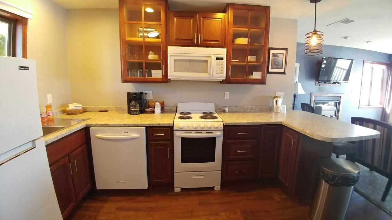 Snug Harbor Inn Sturgeon Bay Εξωτερικό φωτογραφία