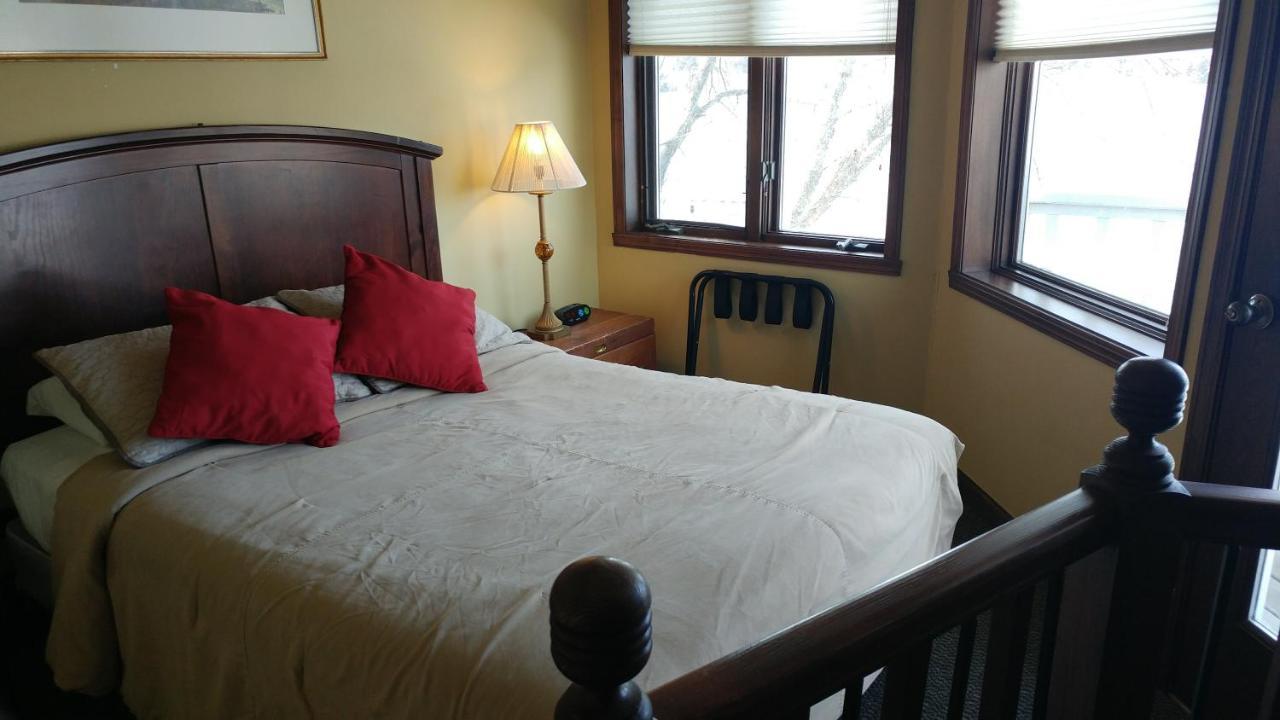 Snug Harbor Inn Sturgeon Bay Εξωτερικό φωτογραφία