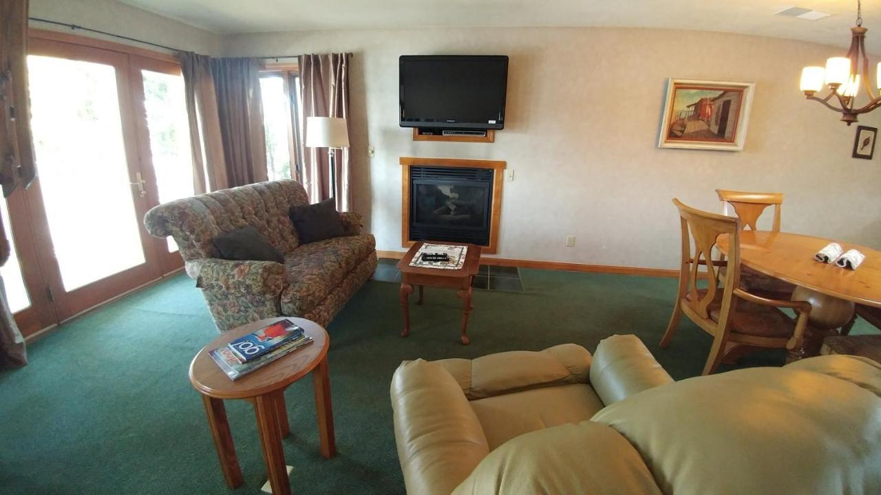 Snug Harbor Inn Sturgeon Bay Εξωτερικό φωτογραφία
