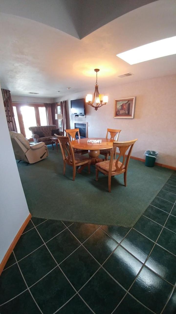Snug Harbor Inn Sturgeon Bay Εξωτερικό φωτογραφία