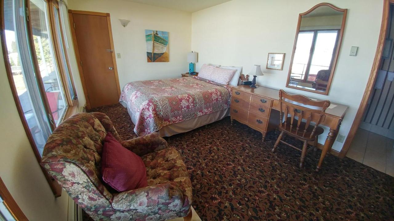 Snug Harbor Inn Sturgeon Bay Εξωτερικό φωτογραφία