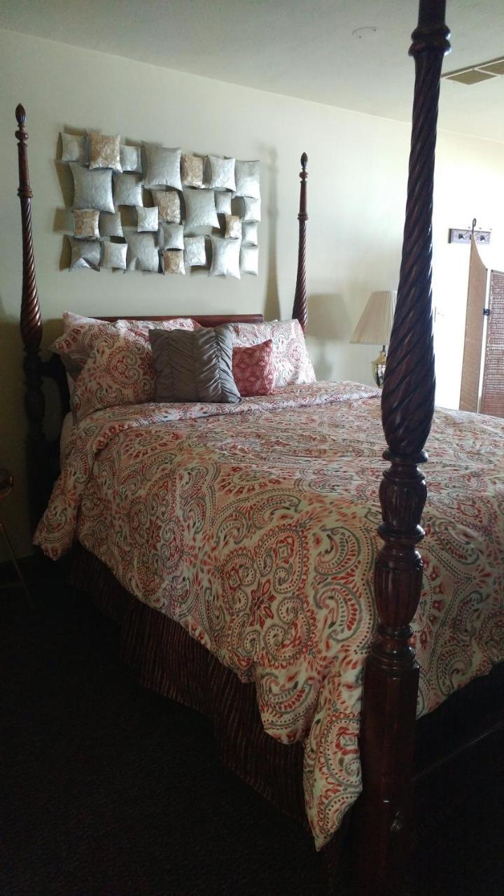 Snug Harbor Inn Sturgeon Bay Εξωτερικό φωτογραφία
