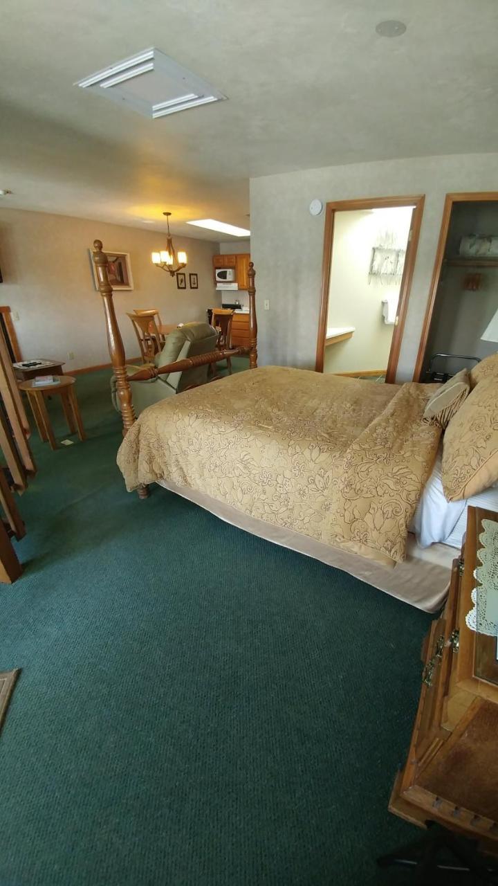 Snug Harbor Inn Sturgeon Bay Εξωτερικό φωτογραφία