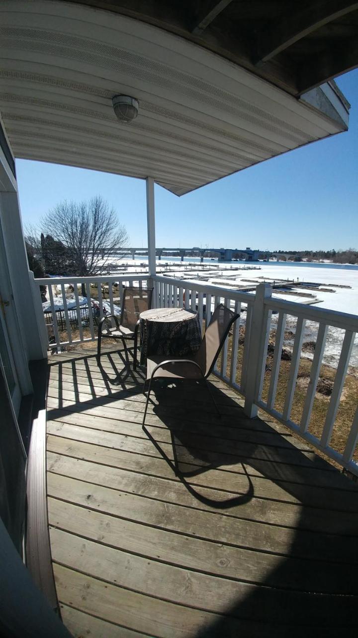 Snug Harbor Inn Sturgeon Bay Εξωτερικό φωτογραφία