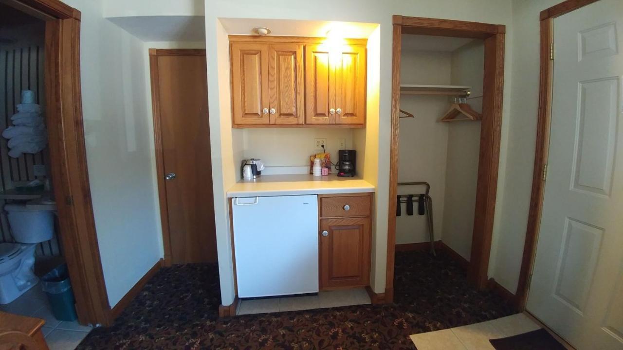 Snug Harbor Inn Sturgeon Bay Εξωτερικό φωτογραφία