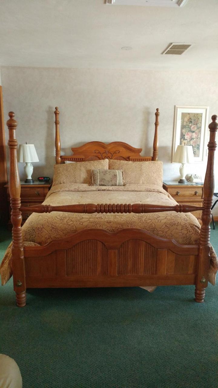 Snug Harbor Inn Sturgeon Bay Εξωτερικό φωτογραφία